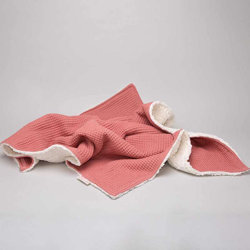 Kuscheldecke für Babys - Babydecke aus Baumwolle für zuhause und unterwegs - Plüsch & Waffelpiqué Farbe Nelke