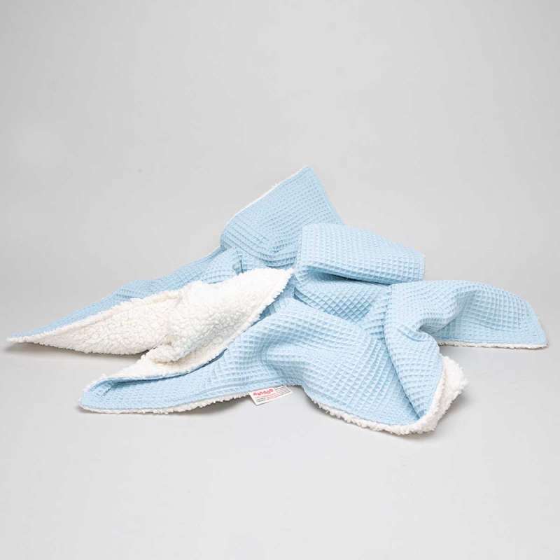 Kuscheldecke für Babys - Babydecke aus Baumwolle für zuhause und unterwegs - Plüsch & Waffelpiqué Farbe Himmelblau
