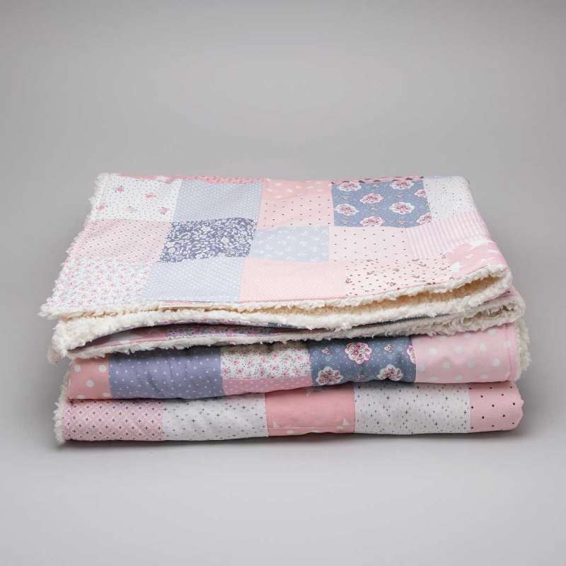 Patchwork-Krabbeldecke für Babys ca. 70 x 90 cm - weich, warm & kuschelig mit Baumwollplüsch (3-lagig) - rosa-grau